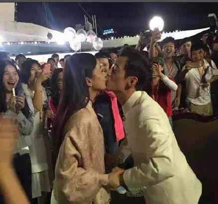 何炅和戴军国外kiss:赵丽颖和何炅亲吻是真的吗