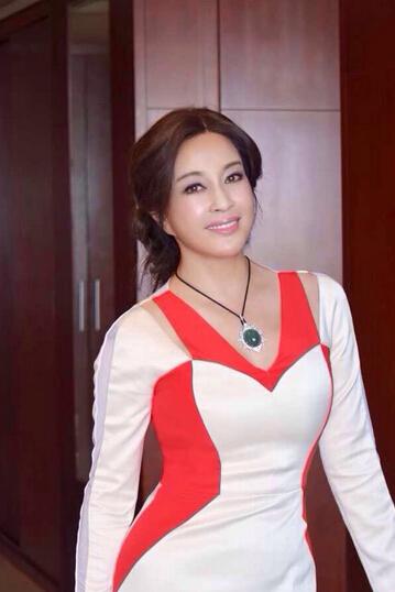 刘晓庆收藏了多少翡翠南红宝玉石?