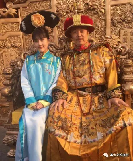 鞠婧祎个人资料:鞠婧祎在机场被抓拍，看清生图里的真实身高，真的有1米59吗