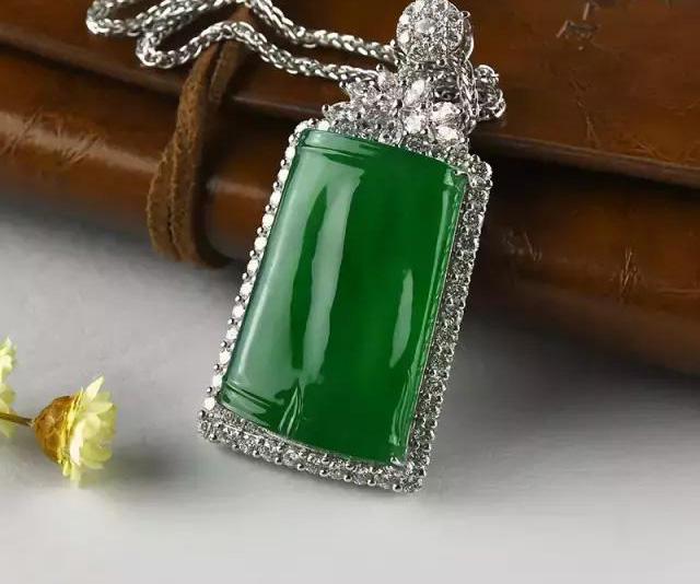 翡翠的活棉和死棉图解,为什么有棉的翡翠还要比无棉的翡翠更贵？