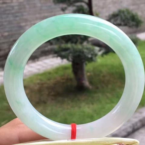 戴玉镯的好处有哪些,翡翠手镯可以放在冰箱里保养么？