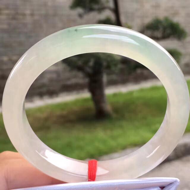 戴玉镯的好处有哪些,翡翠手镯可以放在冰箱里保养么？