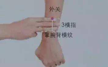 玉手镯戴左手还是右手,为什么手镯不能戴在右手上？