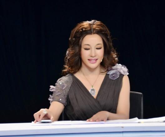 刘晓庆多大了:刘晓庆千万元翡翠吊坠抢镜，你觉得她是爱玉还是炫富？