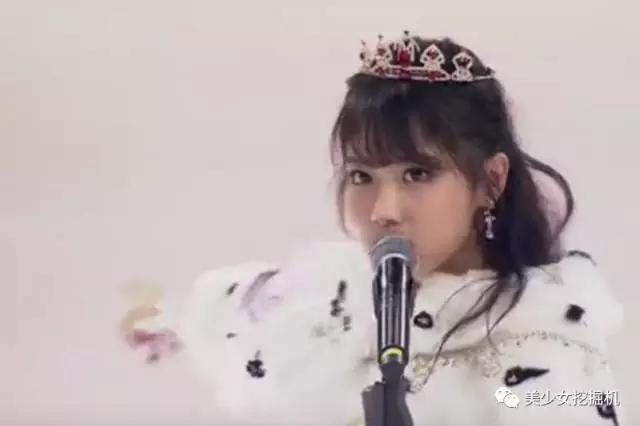 鞠婧祎个人资料:鞠婧祎在机场被抓拍，看清生图里的真实身高，真的有1米59吗