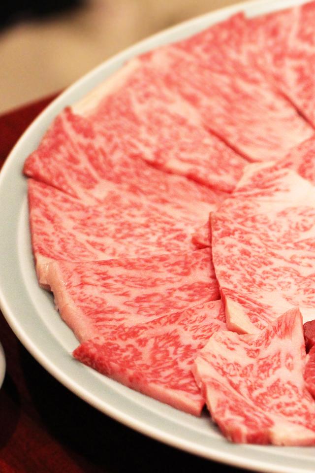 日本神户牛肉为什么这么贵？和普通的牛肉有什么区别？