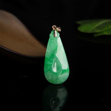 女生戴什么翡翠吊坠寓意好,过年送什么翡翠做礼物好？