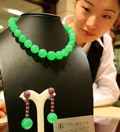 翡翠手镯的销售话术,万元以内，能不能买到好的翡翠手镯？