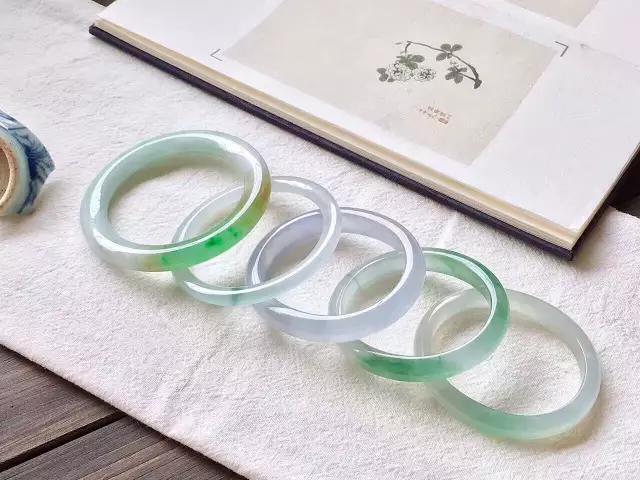 翡翠手镯结实吗,翡翠手镯为啥这么容易摔断？