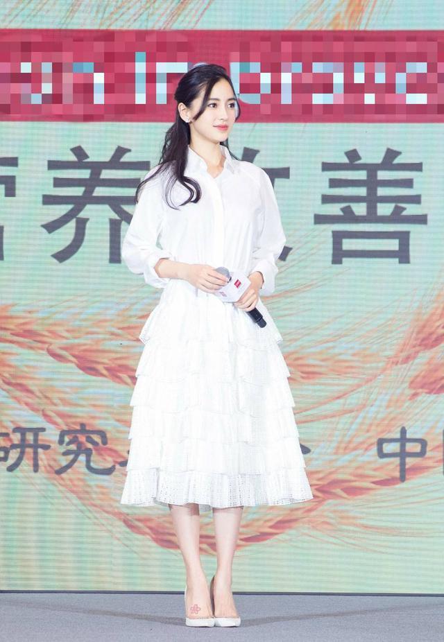 小海绵接机baby:“霸总娇妻”已解散，黄晓明和baby形同陌路，这是怎么了？