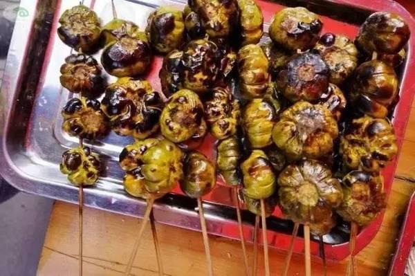 石蚌:石头 听说蛙类只有石蛙才是真正不用喂饲料不在肥水里长，大家说是吗？