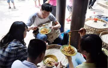 明胶事件:皮鞋真的可以造老酸奶吗吃了会怎么样