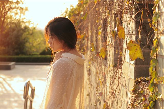 头条问答 - 有没有夕阳照射下的女生侧影唯美图片?(5个回答)