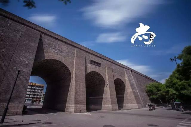 宋哲元将军:古城西安共有多少个城门？
