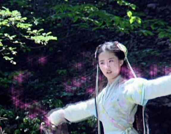 杨蕊图片:哪些施展法力的姿势最美?赵丽颖、蒋欣、刘亦菲，你喜欢哪个？