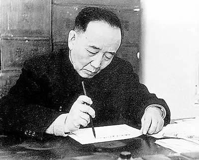 郭沫若资料介绍:为什么郭沫若和康有为在民间的争议大？