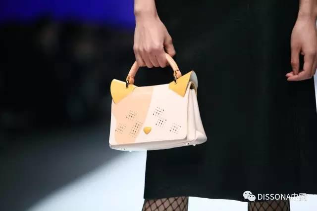 包包mink是什么颜色:哪些款式的包包最百搭、一年365天都能背？