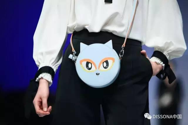 包包mink是什么颜色:哪些款式的包包最百搭、一年365天都能背？
