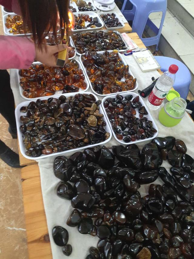 玉石有多少种类及图片,请问云南玉石都有什么种类的呢？