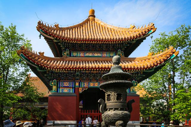 雍和宫地铁站的灵异事件:为什么会有很多人去北京雍和宫上香？真的很灵吗？