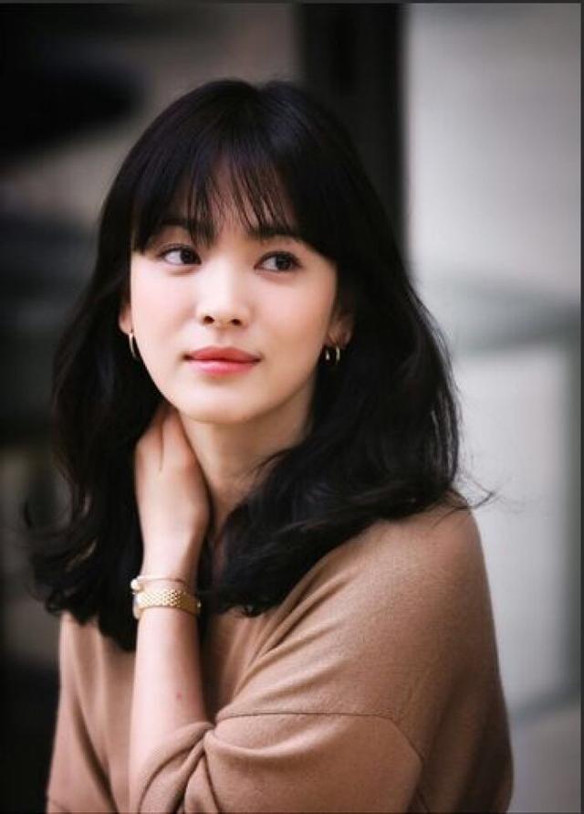 韩佳人近照:你们觉得韩星里面宋慧乔美还是全智贤美