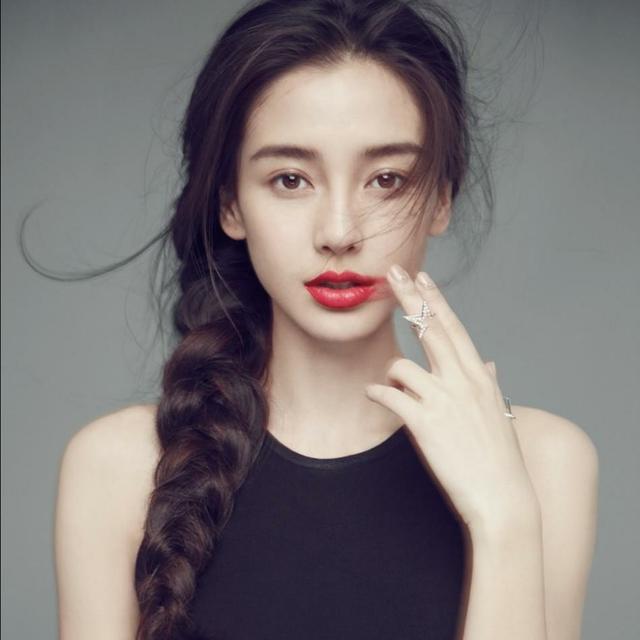 怎么评论Angela Baby的演技？