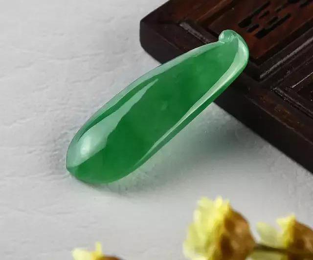 翡翠的活棉和死棉图解,为什么有棉的翡翠还要比无棉的翡翠更贵？