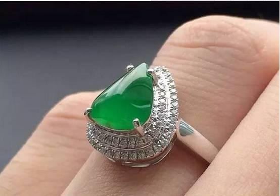 翡翠手镯的销售话术,万元以内，能不能买到好的翡翠手镯？