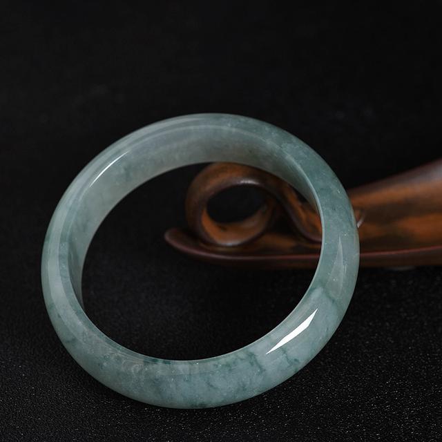 翡翠手镯结实吗,翡翠手镯为啥这么容易摔断？