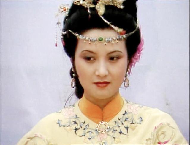 邓婕照片:如何评价邓婕和张国立的演技？