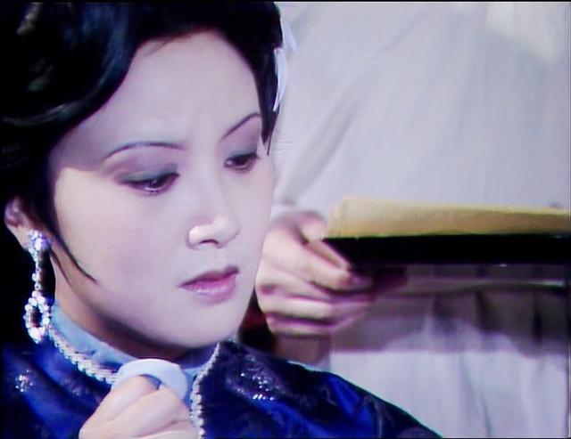 邓婕照片:如何评价邓婕和张国立的演技？