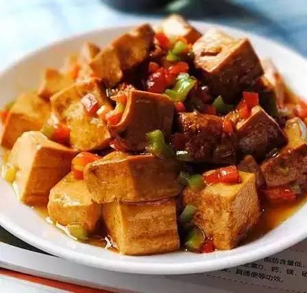 有哪些菜做法简单又适合年夜饭,可以推荐下当地特色菜?