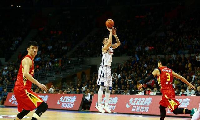詹姆斯严李:詹姆斯的NBA历史总得分能否突破4万分？