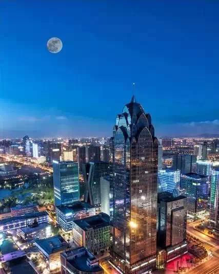 周星驰祖籍:周星驰是宁波那里人，宁波地方太多，刚解放的还包括舟山人呢？