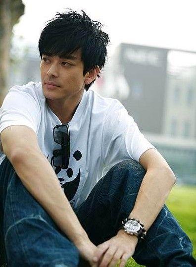 金莎斯琴格日乐:斯琴格日乐现在为什么不出来唱歌了？