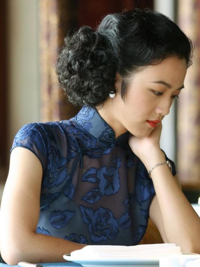 明星热门资讯分享:戚薇的中国旗袍装扮好美，还有哪些明星穿旗袍让你惊艳