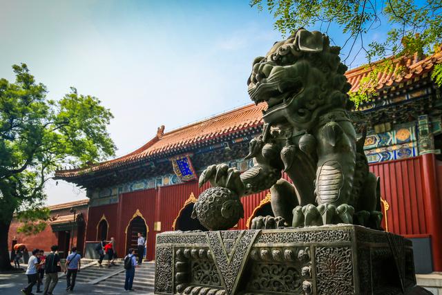 雍和宫地铁站的灵异事件:为什么会有很多人去北京雍和宫上香？真的很灵吗？