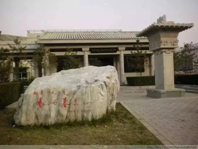 李倕公主:学校里有古墓是种怎样的体验？