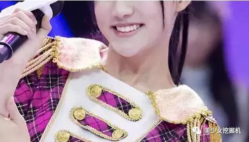 鞠婧祎个人资料:鞠婧祎在机场被抓拍，看清生图里的真实身高，真的有1米59吗