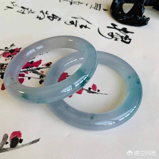 百万玉镯是什么样,瑞丽游客摔碎的30万玉镯子能值3万吗？