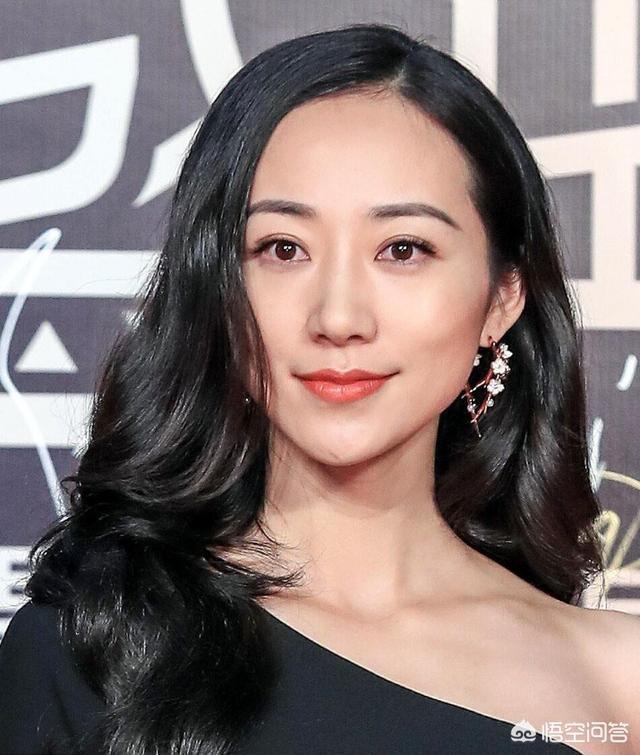董洁的图片:如何挑选适合自己的百搭耳饰