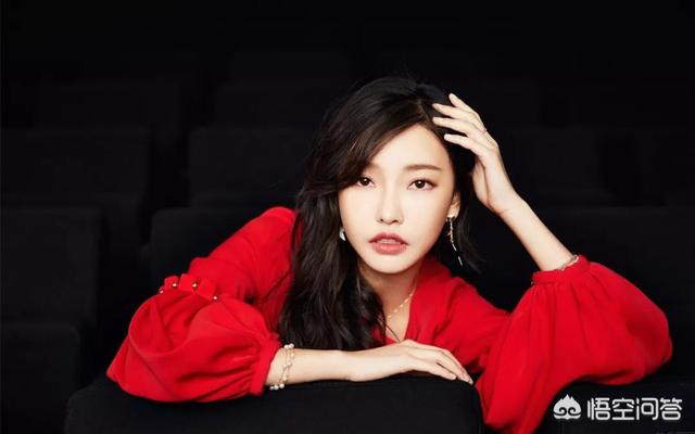 小伊伊:发哥的干女儿，“晶女郎”之称的童菲，至今为何不温不火？