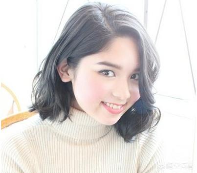 圆脸烫什么卷发好看,圆脸烫水波纹发型好看吗？