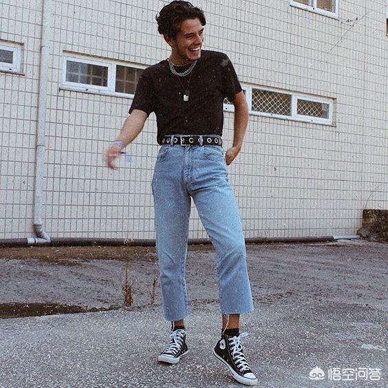 女士高腰卫生裤图片大全:紧身牛仔裤配什么颜色的上衣好看？