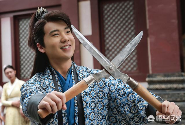 李沁挽张若昀:关晓彤在王牌里对花花是否比较冷淡