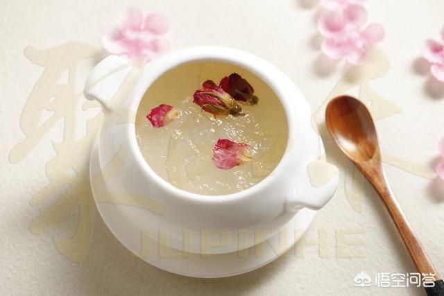 诸葛亮在《隆中对》中说益州\