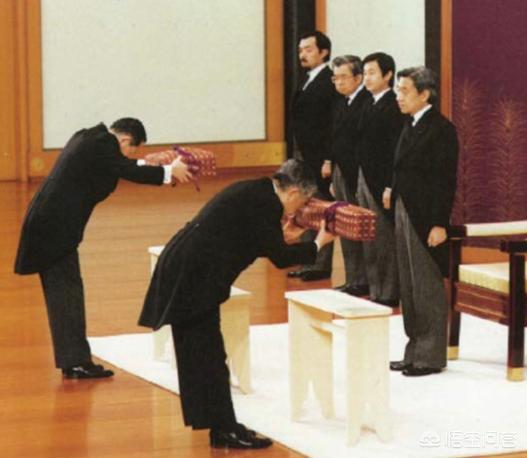 本物中国人杨丽玲:日本新天皇正式即位，传说中的三神器是否真实存在？