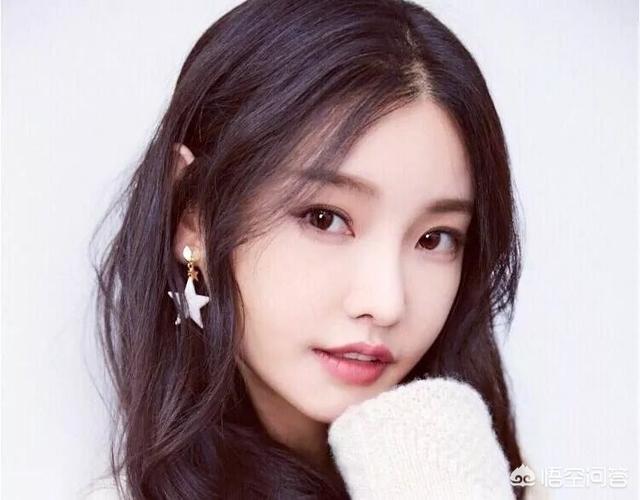 小伊伊:发哥的干女儿，“晶女郎”之称的童菲，至今为何不温不火？