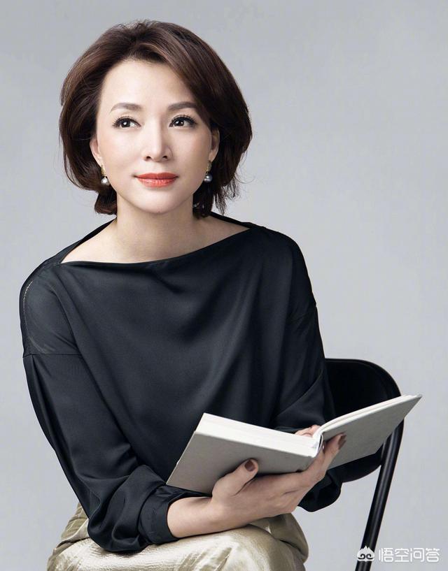 董卿被狐狸狗催眠:董卿如果不主持了，在央视忙些啥？