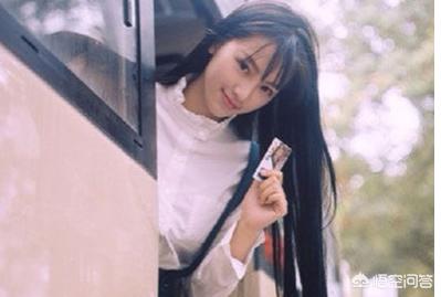 武大校花黄灿灿:还记得昔日的武大校花樱花女神黄灿灿吗，现在发展怎么样？